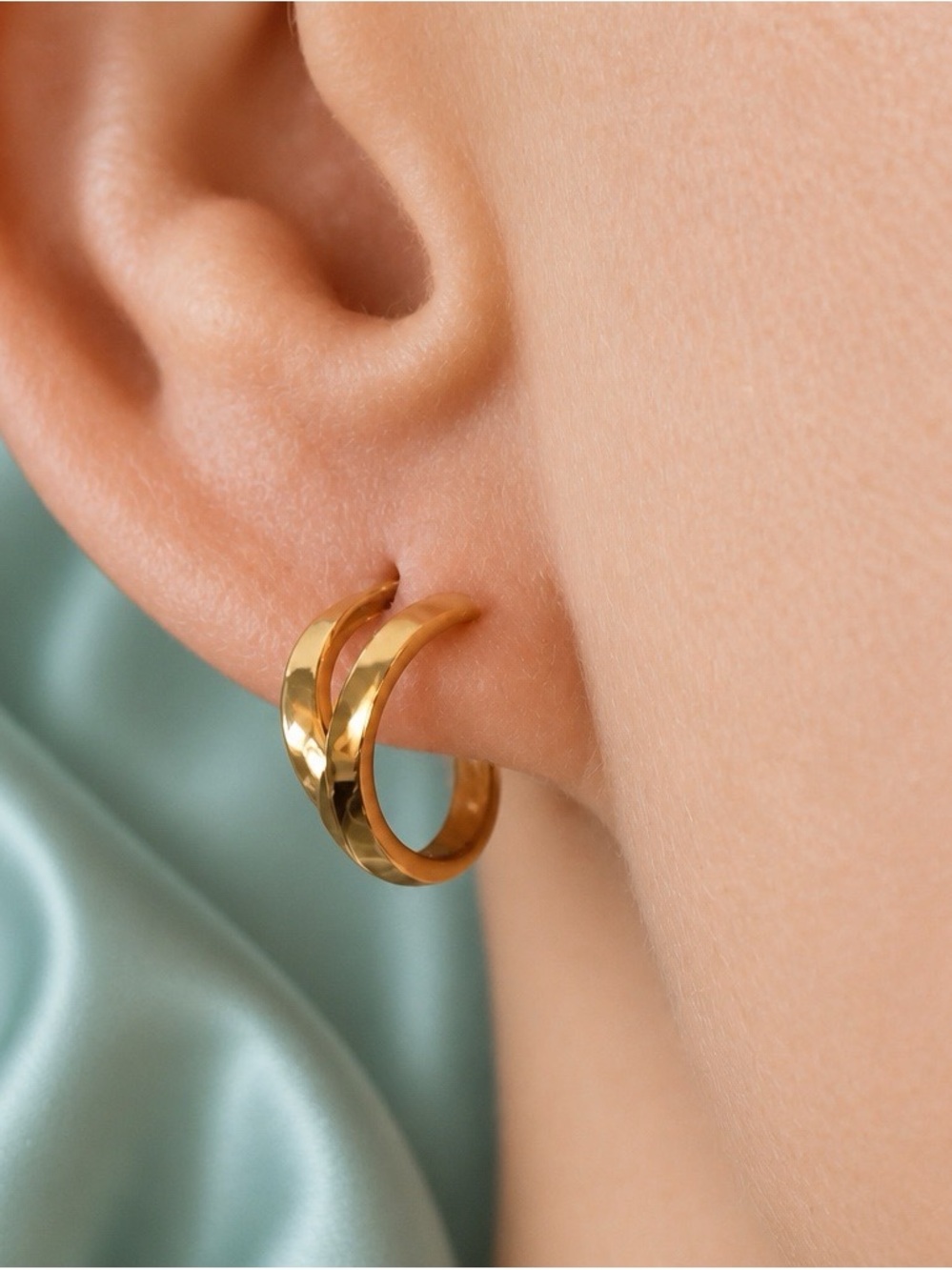 POPPY FINCH Designer ‘X-Huggie’ 14k Yellow Gold Earrings. Brand new! Never worn!